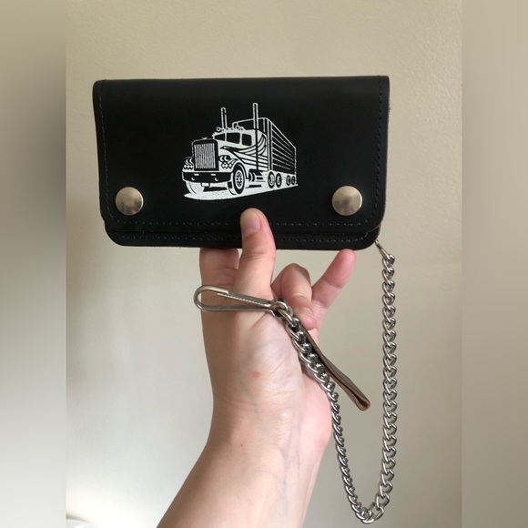 Dodson Leather Chain Wallet - Picture 9 of 9